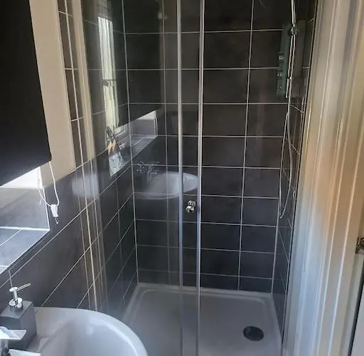 Vibes Getaway * Leeds (West Yorkshire)